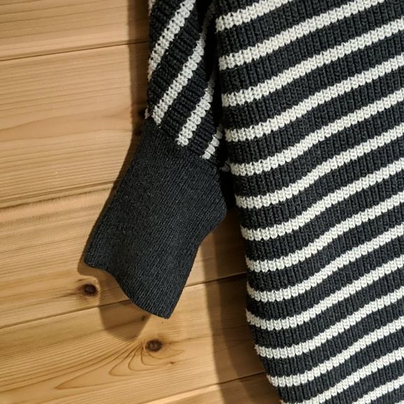 Express Gray and White Striped Slouch Sweater - Picture 4 of 10